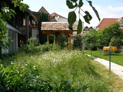 Ein Garten an der Unterkunft Gästehaus im Malerwinkel-Rhodt