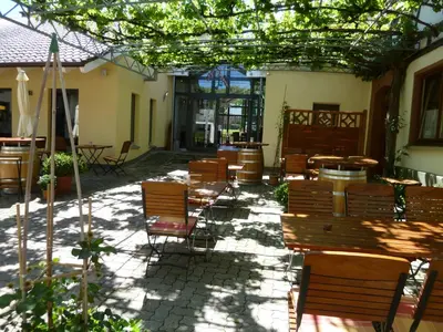 Ein Restaurant oder anderes Speiselokal in der Unterkunft Wein-Domizil Brennofen