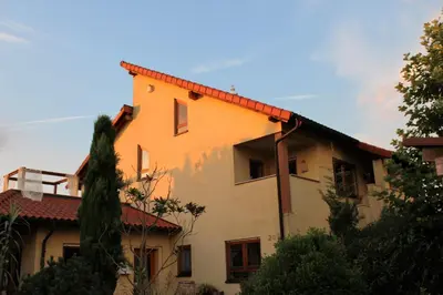 Das Gebäude in dem sich die Ferienwohnung befindet
