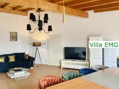 TV/Unterhaltungsangebot in der Unterkunft Ferienhaus Event Haus EMG Hockenheim für Familien und Gruppen bis 22 Personen mit Partyraum