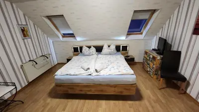 Ein Bett oder Betten in einem Zimmer der Unterkunft Monteurwohnung Ha-Wei -90 m2
