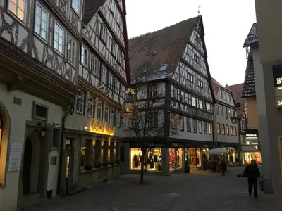 Das Gebäude in dem sich das Gasthaus befindet
