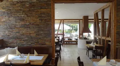 Ein Restaurant oder anderes Speiselokal in der Unterkunft Alte Schmiede