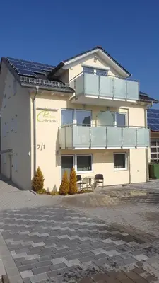 Das Gebäude in dem sich die Pension befindet