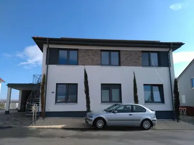 Das Gebäude in dem sich die Ferienwohnung befindet