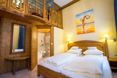 Ein Bett oder Betten in einem Zimmer der Unterkunft ALLVITALIS Traumhotel