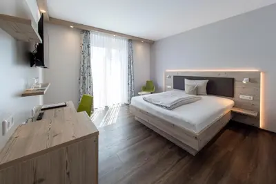 Ein Bett oder Betten in einem Zimmer der Unterkunft Landhotel Hopp Garni