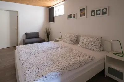 Ein Bett oder Betten in einem Zimmer der Unterkunft Ina's Ferienwohnung