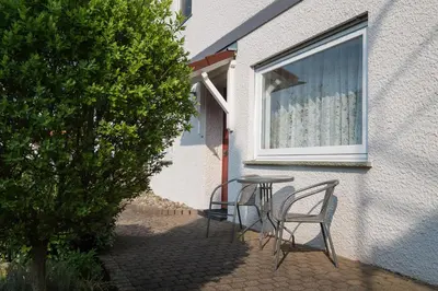 Ein Garten an der Unterkunft Ina's Ferienwohnung