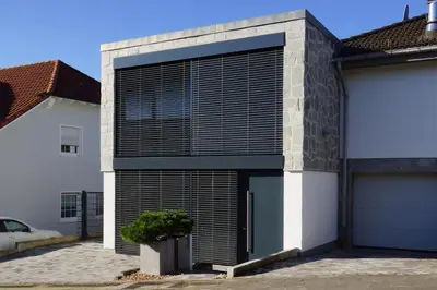 Das Gebäude in dem sich die Ferienwohnung befindet
