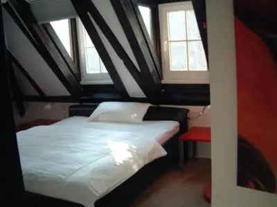 Ein Bett oder Betten in einem Zimmer der Unterkunft Appartement Kirschgarten Mainz Rochusstraße
