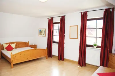 Ein Bett oder Betten in einem Zimmer der Unterkunft Berne's Altstadthotel