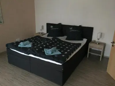 Ein Bett oder Betten in einem Zimmer der Unterkunft Villa Kerzenheimer Tor
