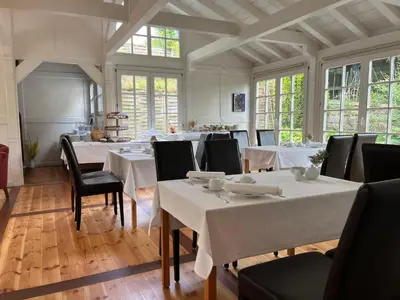 Ein Restaurant oder anderes Speiselokal in der Unterkunft Hotel Hahn Gondelsheim