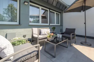 Ein Sitzbereich in der Unterkunft Miralior Apartment Mainz - 110m2, Terrasse und Parkplatz - ideal für Gruppen und Familien