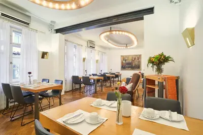 Ein Sitzbereich in der Unterkunft Hotel Goldener Engel
