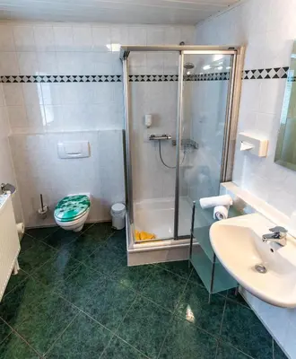 Ein Badezimmer in der Unterkunft Landhotel Kühler Grund