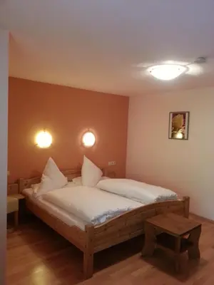 Ein Bett oder Betten in einem Zimmer der Unterkunft Landgasthof Linkenmühle