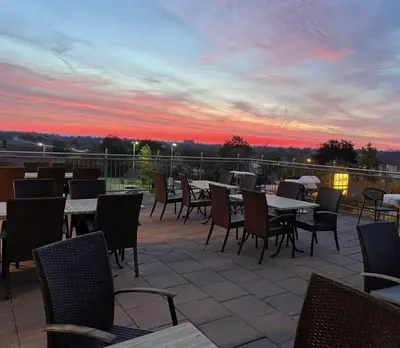 Ein Restaurant oder anderes Speiselokal in der Unterkunft Heppenheimer Hof Hotel