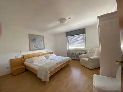 Ein Bett oder Betten in einem Zimmer der Unterkunft Ferienwohnung Rebenmeer