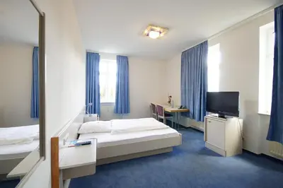 Ein Bett oder Betten in einem Zimmer der Unterkunft Hotel Neuwirtshaus
