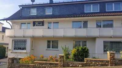 Das Gebäude in dem sich die Pension befindet