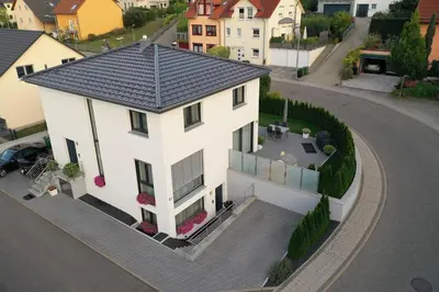 Das Gebäude in dem sich die Ferienwohnung befindet