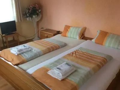 Ein Bett oder Betten in einem Zimmer der Unterkunft Hotel Drei Könige