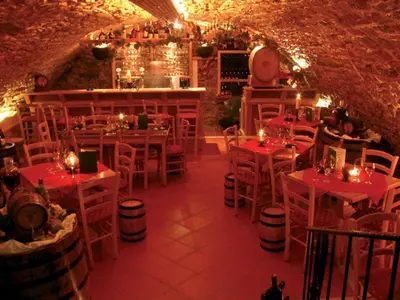 Ein Restaurant oder anderes Speiselokal in der Unterkunft Hotel Drei Könige