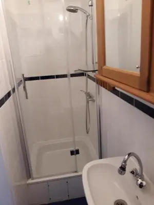 Ein Badezimmer in der Unterkunft Kleines Häuschen