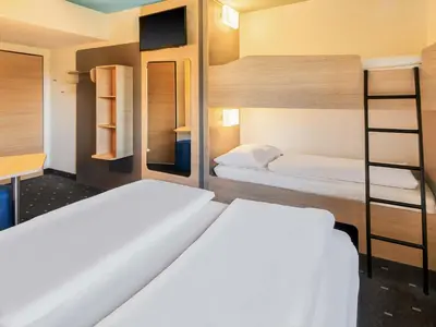 Ein Bett oder Betten in einem Zimmer der Unterkunft B&B Hotel Darmstadt