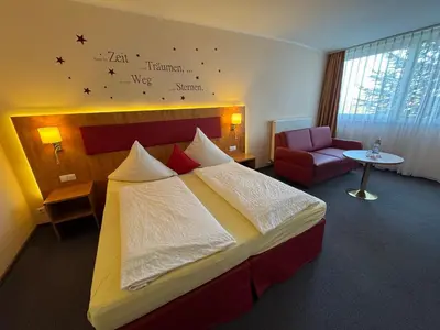 Ein Bett oder Betten in einem Zimmer der Unterkunft Hotel Häfner