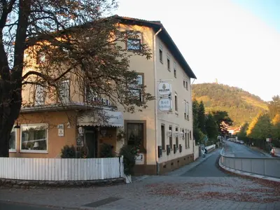 Ein allgemeiner Bergblick oder ein Berglick von des Hotels aus