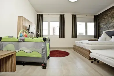 Ein Bett oder Betten in einem Zimmer der Unterkunft Hotel Maxis - digitaler Self-check-in -