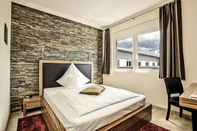 Ein Bett oder Betten in einem Zimmer der Unterkunft Hotel Maxis - digitaler Self-check-in -