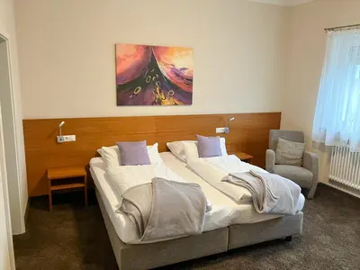 Ein Bett oder Betten in einem Zimmer der Unterkunft Hotel Kurpfalz