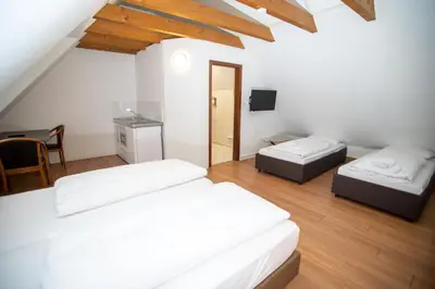 Ein Bett oder Betten in einem Zimmer der Unterkunft Hotel am Schillerplatz