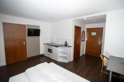 Küche/Küchenzeile in der Unterkunft Hotel am Schillerplatz