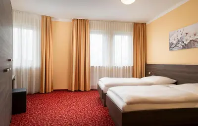 Ein Bett oder Betten in einem Zimmer der Unterkunft ates Hotel Lampertheim by AURUM