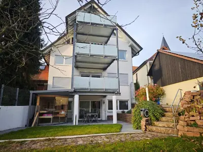 Das Gebäude in dem sich die Ferienwohnung befindet