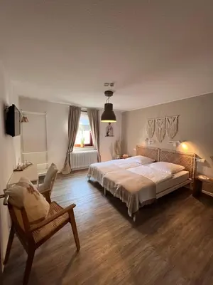 Ein Bett oder Betten in einem Zimmer der Unterkunft Pension Krone Sternenfels