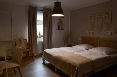 Ein Bett oder Betten in einem Zimmer der Unterkunft Pension Krone Sternenfels