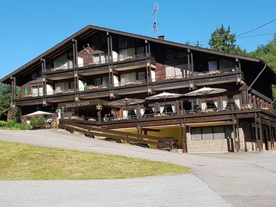 Das Gebäude in dem sich das Hotel befindet