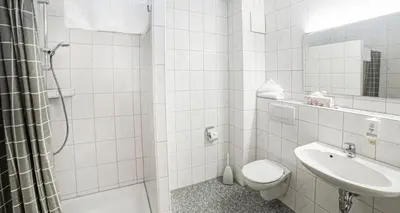 Ein Badezimmer in der Unterkunft Fairway Hotel