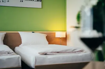 Ein Bett oder Betten in einem Zimmer der Unterkunft business & conference Sporthotel Großwallstadt