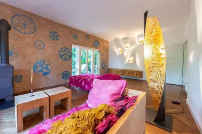 Ein Sitzbereich in der Unterkunft Suite Martinus am Vortexgarten Mathildenhöhe