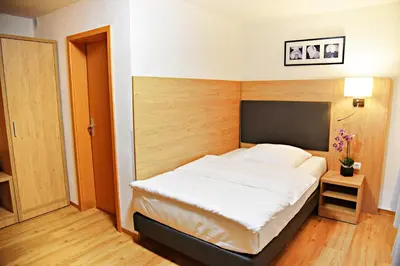 Ein Bett oder Betten in einem Zimmer der Unterkunft Garni-Hotel zur Krone