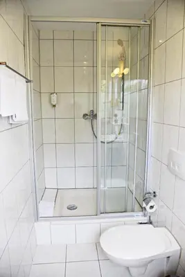 Ein Badezimmer in der Unterkunft Garni-Hotel zur Krone