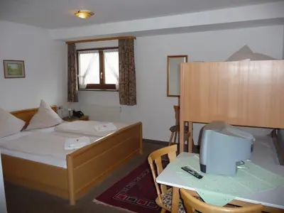 Ein Bett oder Betten in einem Zimmer der Unterkunft Wengerterstube & Gästezimmer Kern