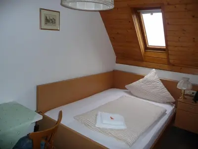 Ein Bett oder Betten in einem Zimmer der Unterkunft Wengerterstube & Gästezimmer Kern